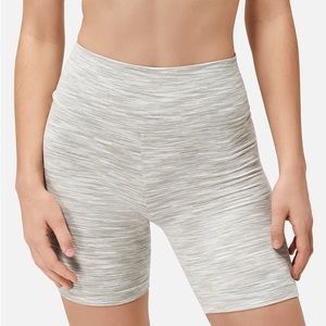 Outdoor Voices free form short 7” oat size S